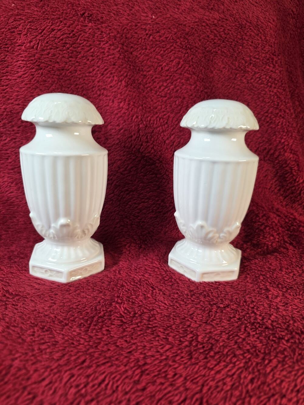 Lenox Butler’s Pantry Salt & Pepper Shakers Set White Ivory Ribbed Urn 5 3/8"